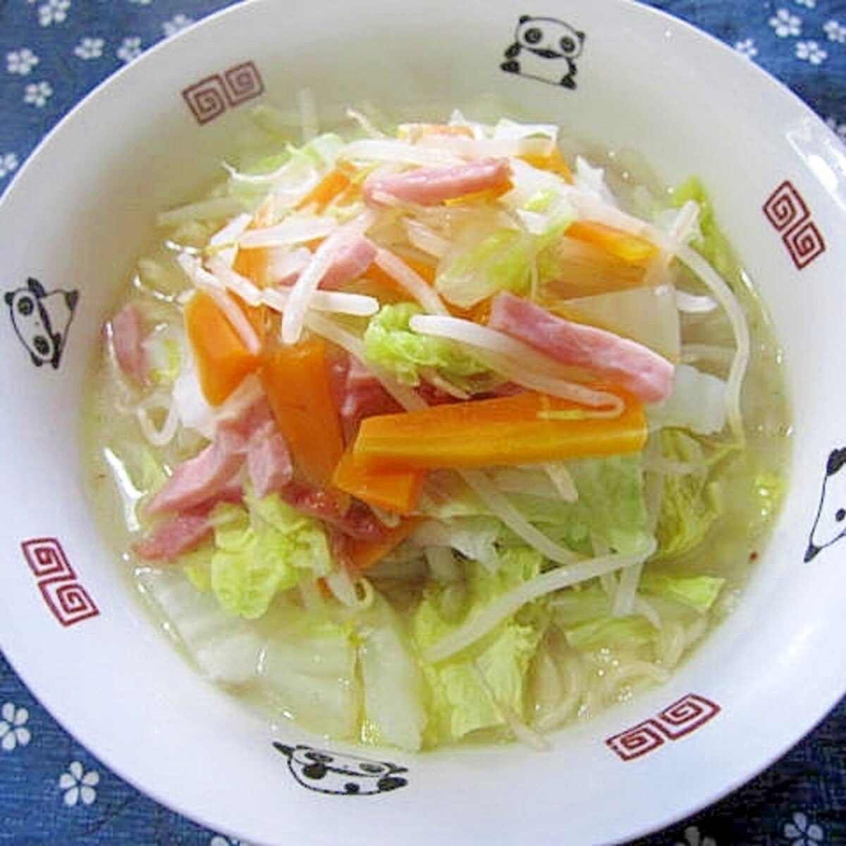 ベーコンと蒸し野菜のとんこつラーメン レシピ 作り方 By けいちゃん088 楽天レシピ ベーコンと蒸し野菜のとんこつラーメン レシピ 作り方 By けいちゃん088 楽天レシピ